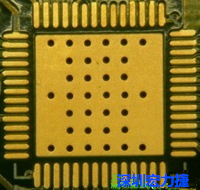 這是最不好的通孔設(shè)計，貫穿通孔直接擺放于QFN的接地散熱墊上，制造上無法確保其錫量，也就無法確保焊接良好。